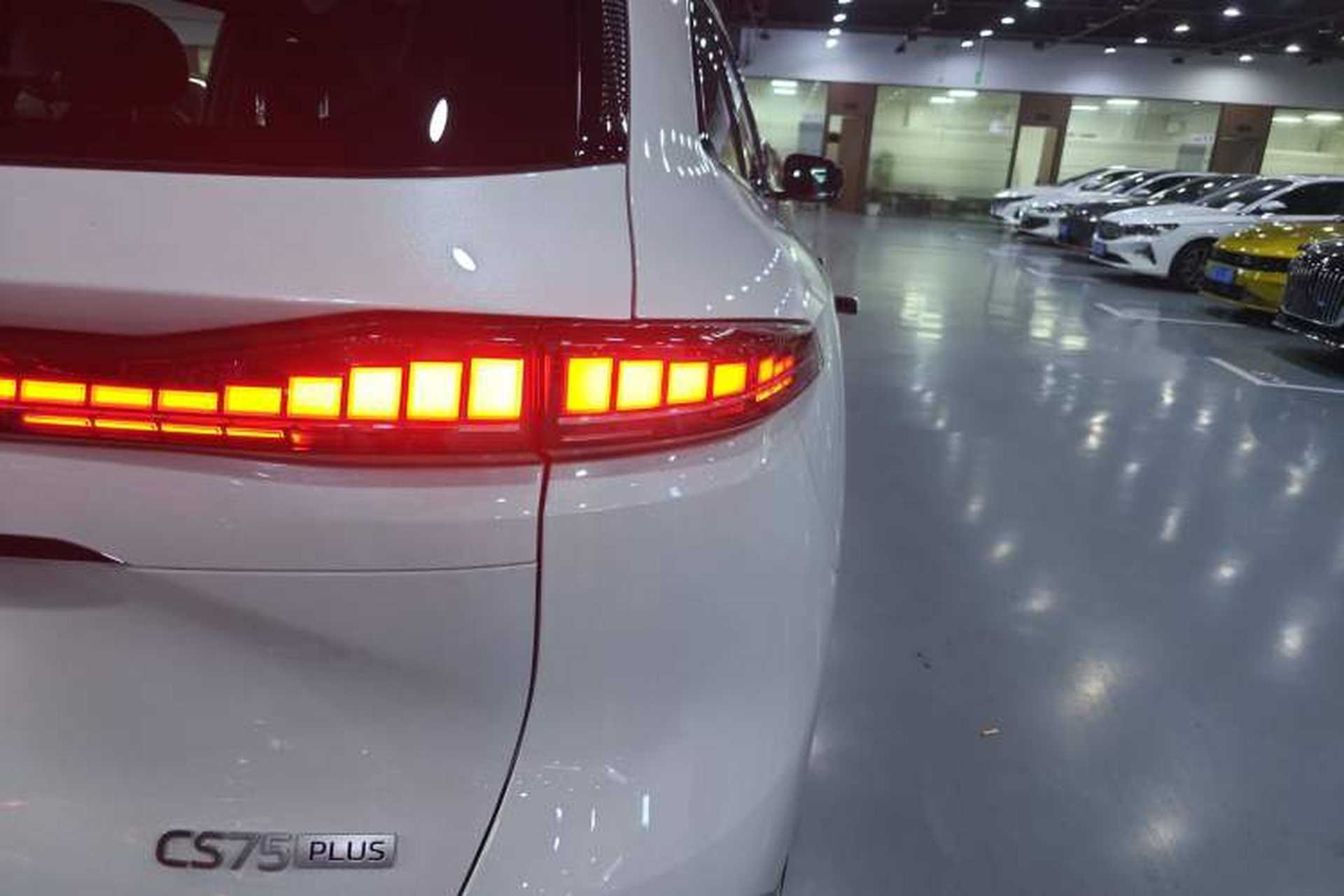Used CHANGAN CS75 PLUS 2025 4th Generation UItra 2.0T New Blue Whale – Smart & Powerful Version Right Rear Taillight