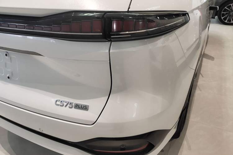 Used CHANGAN CS75 PLUS 2025 4th Generation 1.5T New Blue Whale Smart Luxury Edition Right Rear Taillight