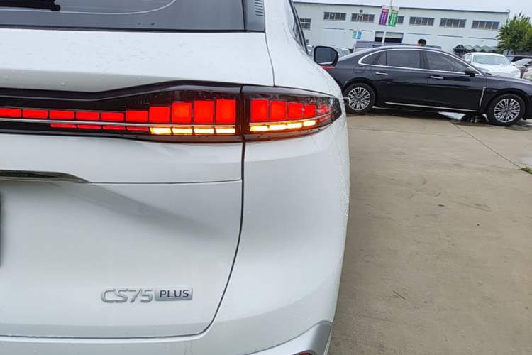 Used CHANGAN CS75 PLUS 2025 4th Generation UItra 2.0T New Blue Whale Engine – Wind Style Right Rear Taillight