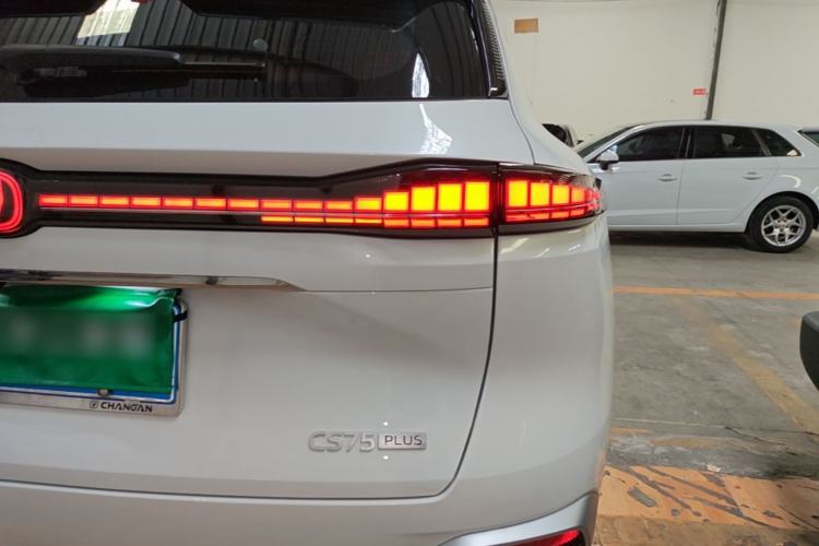 Used CHANGAN CS75 PLUS 2025 4th Generation UItra 2.0T New Blue Whale Engine – Cloud Edition Right Rear Taillight