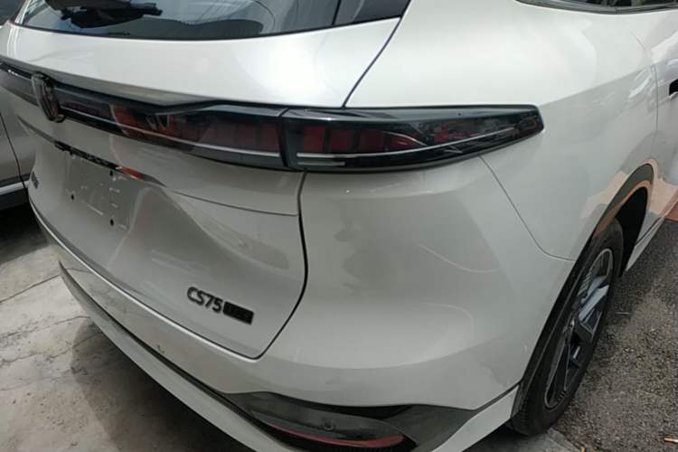 Used CHANGAN CS75 PLUS 2025 4th Generation 1.5T New Blue Whale Smart Luxury Edition Right Rear Taillight