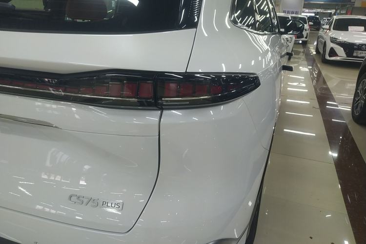 Used CHANGAN CS75 PLUS 2025 4th Generation UItra 2.0T New Blue Whale – Smart & Powerful Version Right Rear Taillight