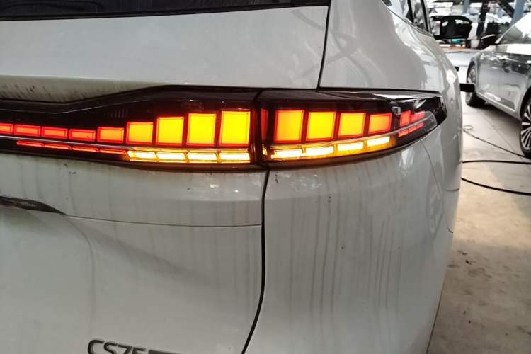 Used CHANGAN CS75 PLUS 2025 4th Generation 1.5T New Blue Whale Smart Luxury Edition Right Rear Taillight