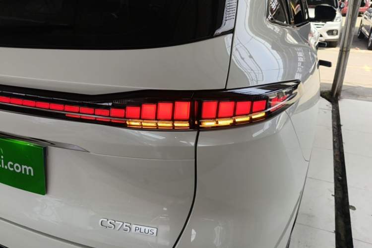 Used CHANGAN CS75 PLUS 2025 4th Generation 1.5T New Blue Whale Smart Luxury Edition Right Rear Taillight