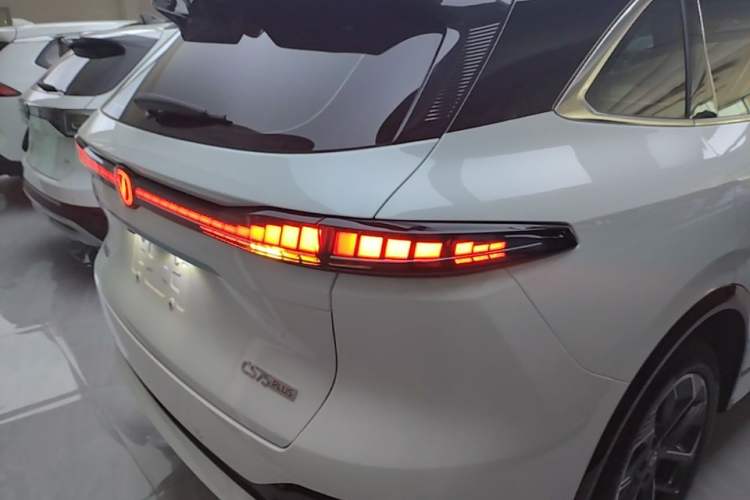 Used CHANGAN CS75 PLUS 2025 4th Generation 1.5T New Blue Whale Smart Flagship Version Right Rear Taillight