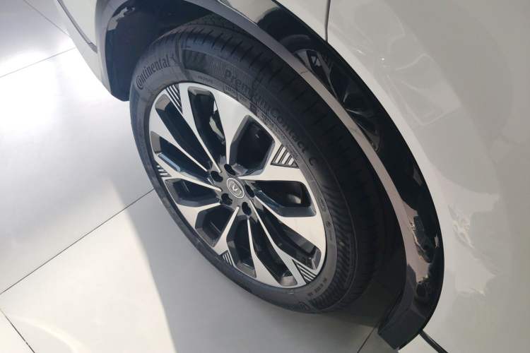 Used CHANGAN CS75 PLUS 2025 4th Generation UItra 2.0T New Blue Whale Smart Intelligent Powertrain Version Right Rear Wheel Hub