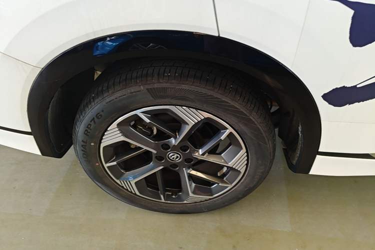 Used CHANGAN CS75 PLUS 2025 4th Generation 1.5T New Blue Whale Smart Luxury Edition Right Rear Wheel Hub