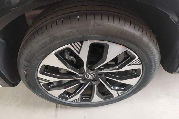 Used CHANGAN CS75 PLUS 2025 4th Generation UItra 2.0T New Blue Whale Smart Intelligent Powertrain Version Right Rear Wheel Hub
