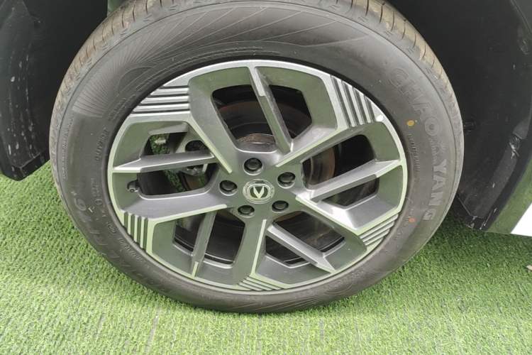 Used CHANGAN CS75 PLUS 2025 4th Generation 1.5T New Blue Whale Smart Luxury Edition Right Rear Wheel Hub