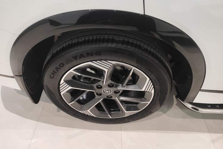 Used CHANGAN CS75 PLUS 2025 4th Generation 1.5T New Blue Whale Smart Luxury Edition Right Rear Wheel Hub