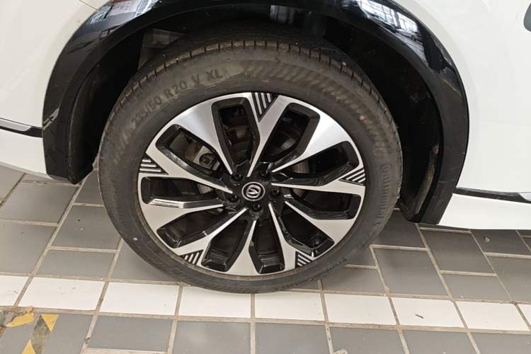Used CHANGAN CS75 PLUS 2025 4th Generation UItra 2.0T New Blue Whale Smart Intelligent Powertrain Version Right Rear Wheel Hub