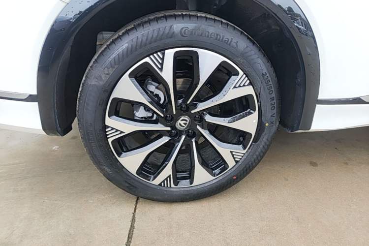 Used CHANGAN CS75 PLUS 2025 4th Generation UItra 2.0T New Blue Whale Engine – Wind Style Right Rear Wheel Hub