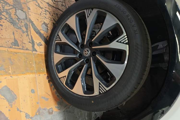 Used CHANGAN CS75 PLUS 2025 4th Generation UItra 2.0T New Blue Whale Engine – Cloud Edition Right Rear Wheel Hub