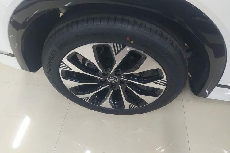 Used CHANGAN CS75 PLUS 2025 4th Generation UItra 2.0T New Blue Whale – Smart & Powerful Version Right Rear Wheel Hub