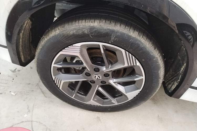 Used CHANGAN CS75 PLUS 2025 4th Generation 1.5T New Blue Whale Smart Luxury Edition Right Rear Wheel Hub