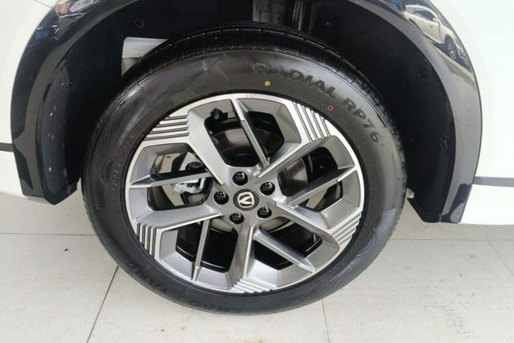 Used CHANGAN CS75 PLUS 2025 4th Generation 1.5T New Blue Whale Smart Luxury Edition Right Rear Wheel Hub