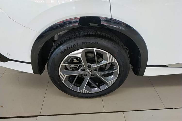 Used CHANGAN CS75 PLUS 2025 4th Generation 1.5T New Blue Whale Smart Flagship Version Right Rear Wheel Hub