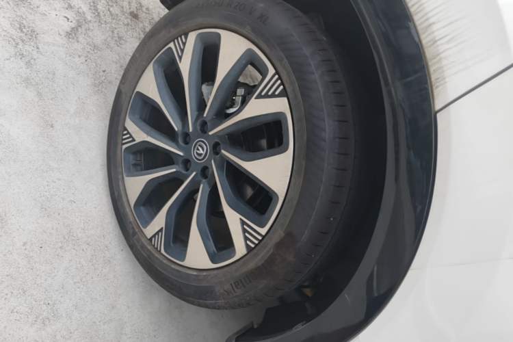 Used CHANGAN CS75 PLUS 2025 4th Generation UItra 2.0T New Blue Whale – Smart & Powerful Version Right Rear Wheel Hub