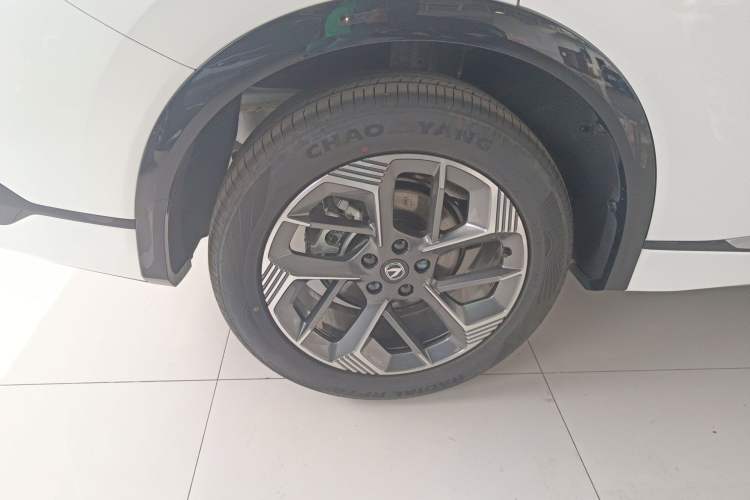 Used CHANGAN CS75 PLUS 2025 4th Generation 1.5T New Blue Whale Smart Luxury Edition Right Rear Wheel Hub
