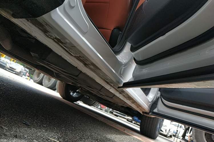 Used CHANGAN CS75 PLUS 2025 4th Generation 1.5T New Blue Whale Smart Luxury Edition Right Side Sill