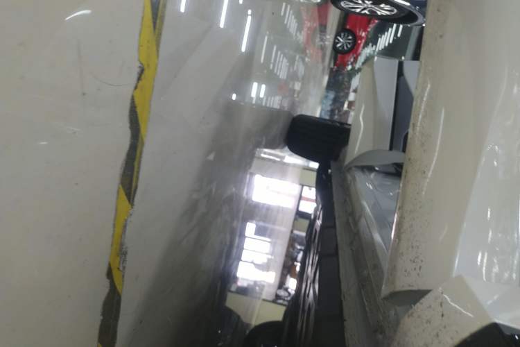 Used CHANGAN CS75 PLUS 2025 4th Generation UItra 2.0T New Blue Whale – Smart & Powerful Version Right Side Sill
