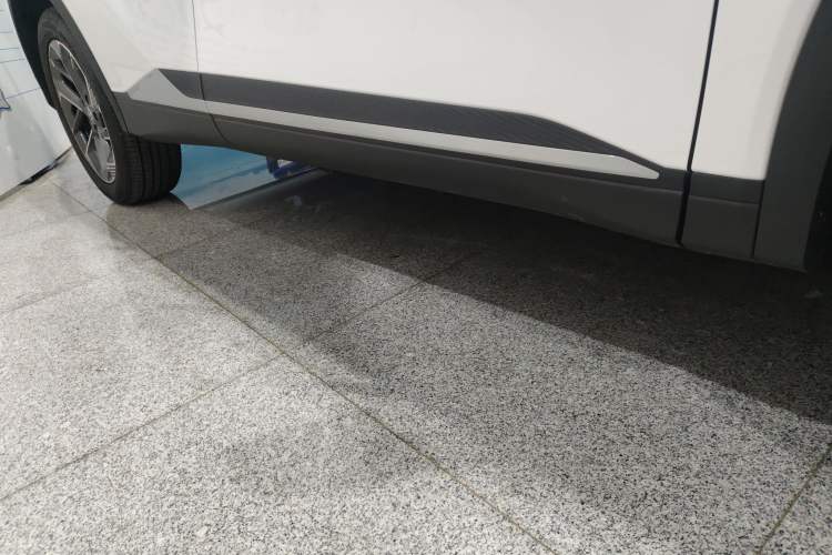 Used CHANGAN CS75 PLUS 2025 Model, 4th Generation 1.5T New Blue Whale Smart Excellence Version Right Side Sill