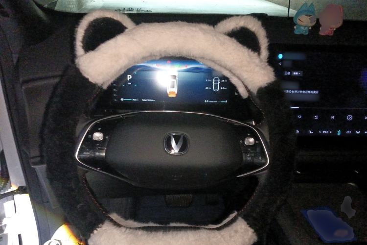 Used CHANGAN CS75 PLUS 2025 4th Generation UItra 2.0T New Blue Whale Engine – Wind Style Steering Wheel