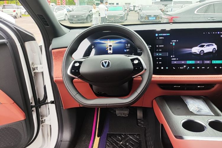 Used CHANGAN CS75 PLUS 2025 4th Generation UItra 2.0T New Blue Whale Engine – Wind Style Steering Wheel