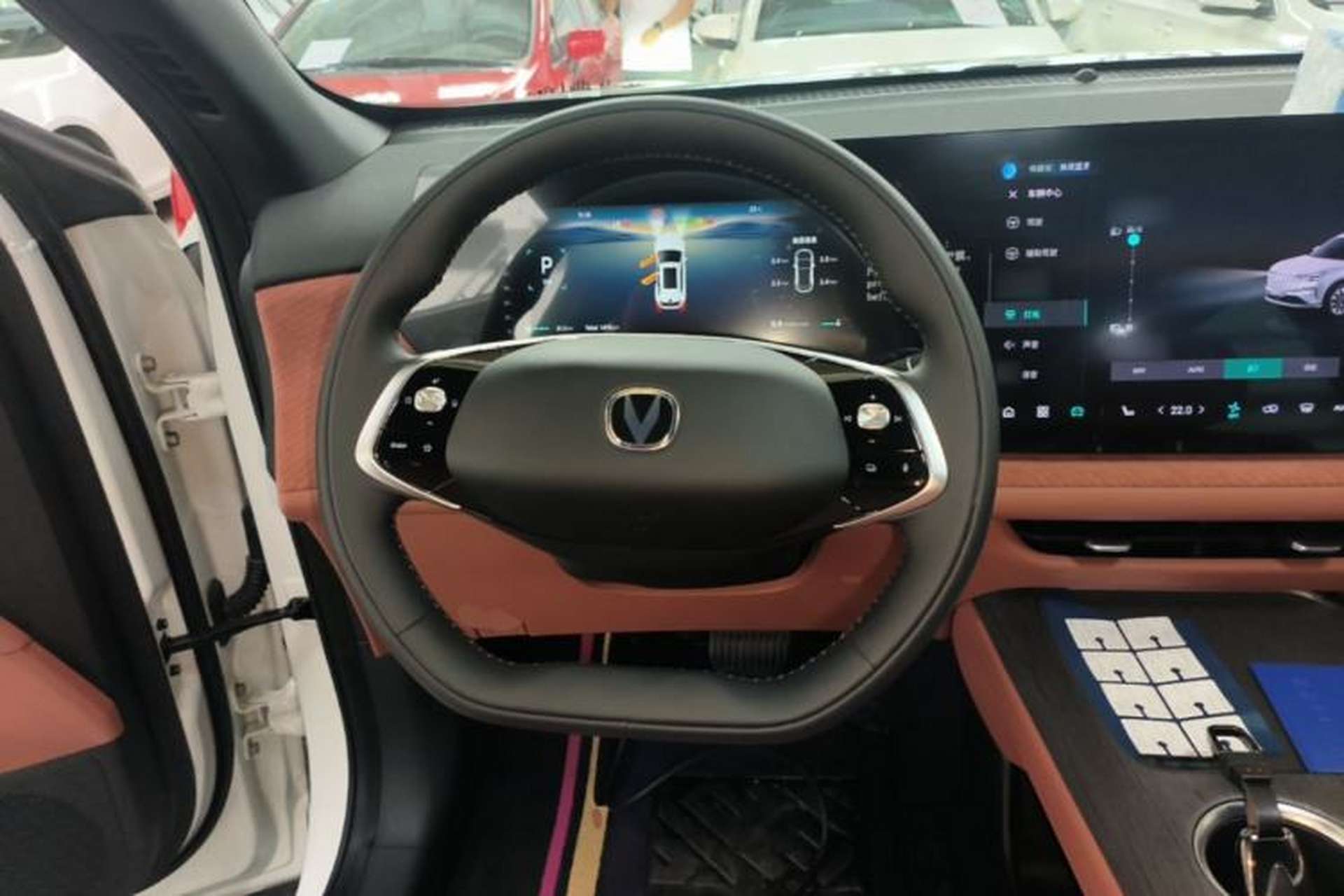 Used CHANGAN CS75 PLUS 2025 4th Generation UItra 2.0T New Blue Whale Engine – Wind Style Steering Wheel