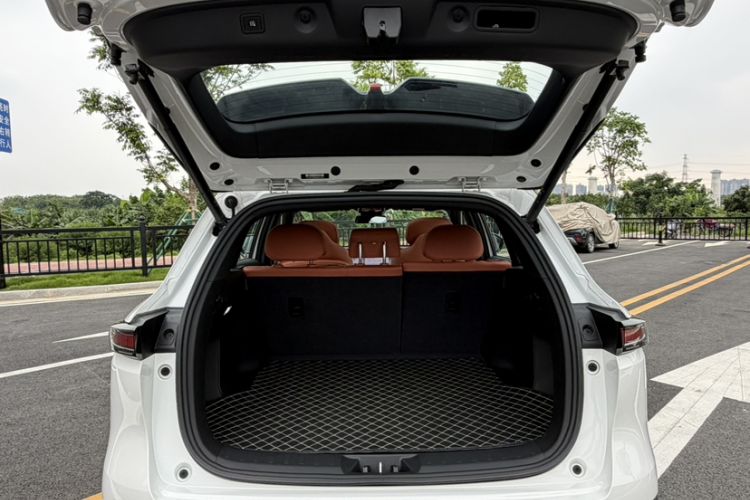 Used CHANGAN CS75 PLUS 2025 4th Generation 1.5T New Blue Whale Smart Luxury Edition Trunk