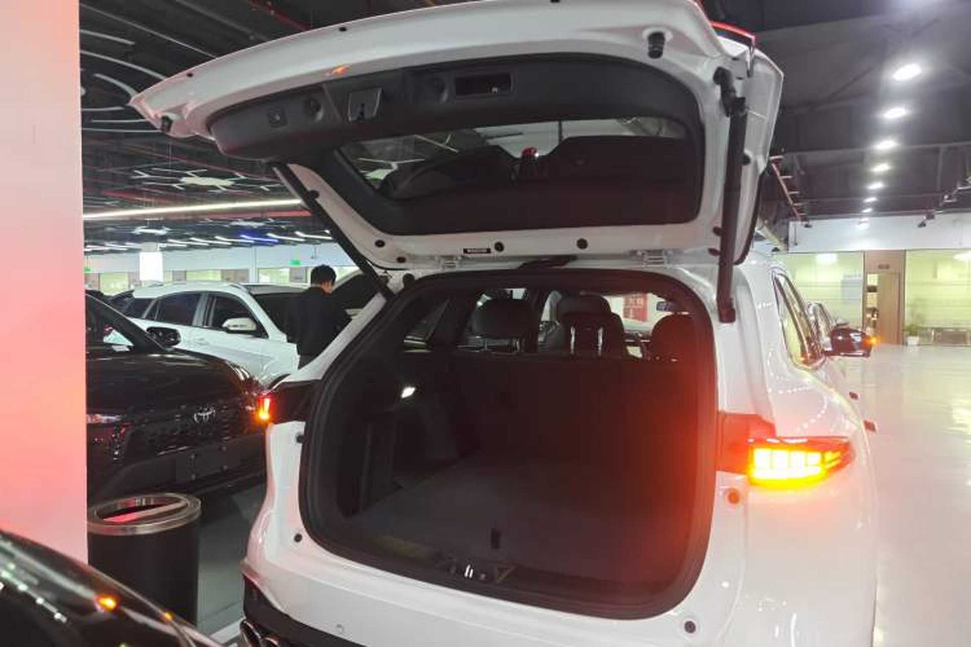 Used CHANGAN CS75 PLUS 2025 4th Generation UItra 2.0T New Blue Whale – Smart & Powerful Version Trunk