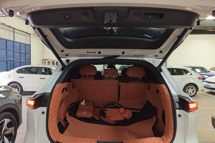 Used CHANGAN CS75 PLUS 2025 4th Generation UItra 2.0T New Blue Whale Engine – Cloud Edition Trunk