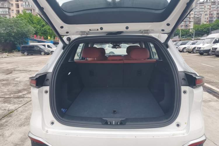 Used CHANGAN CS75 PLUS 2025 4th Generation UItra 2.0T New Blue Whale – Smart & Powerful Version Trunk
