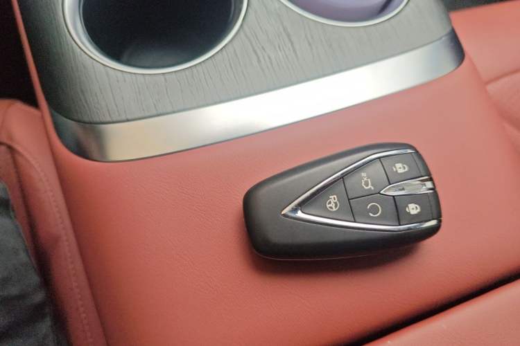 Used CHANGAN CS75 PLUS 2025 4th Generation UItra 2.0T New Blue Whale Smart Intelligent Powertrain Version Vehicle Key