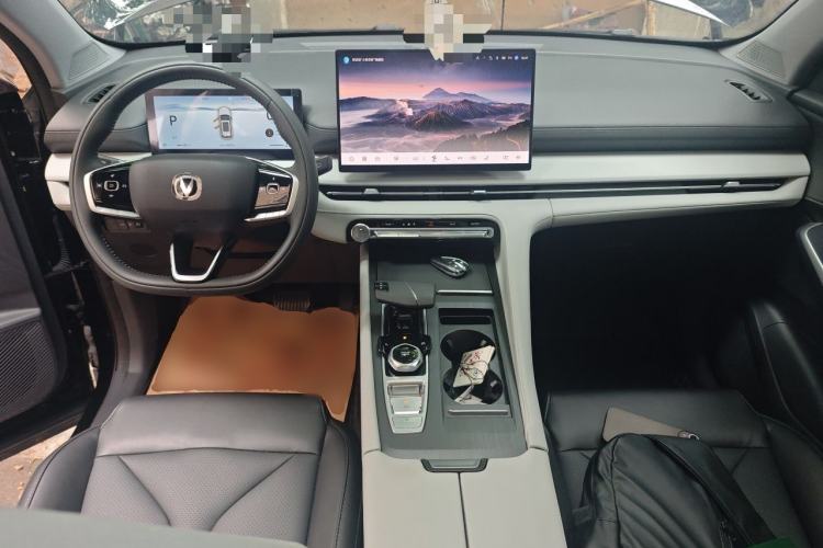 Used CHANGAN CS75 PLUS 2026 Model, Smart Champion Edition 1.5T New Blue Whale Smart Navigation Version Center Console