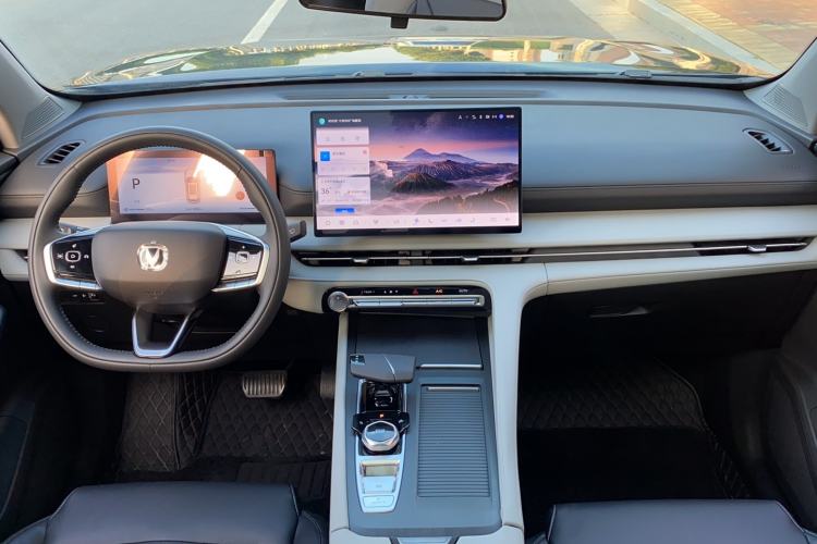 Used CHANGAN CS75 PLUS 2026 Model, Smart Champion Edition 1.5T New Blue Whale Smart Navigation Version Center Console