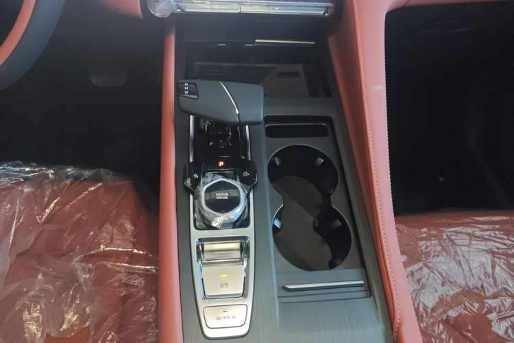 Used CHANGAN CS75 PLUS 2026 Model, Smart Champion Edition 1.5T New Blue Whale Smart Navigation Version Gear Lever