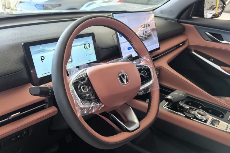 Used CHANGAN CS75 PLUS 2026 Model, Smart Champion Edition 1.5T New Blue Whale Smart Navigation Version Interior 2
