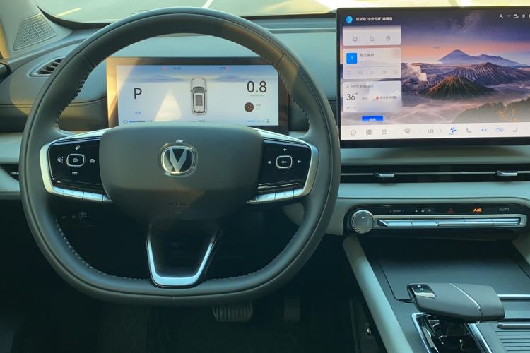 Used CHANGAN CS75 PLUS 2026 Model, Smart Champion Edition 1.5T New Blue Whale Smart Navigation Version Steering Wheel