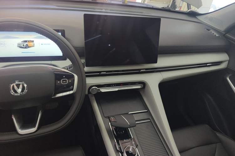 Used CHANGAN CS75 PLUS 2026 Model, Smart Champion Edition 1.5T New Blue Whale Smart Navigation Version Audio And AC Panel