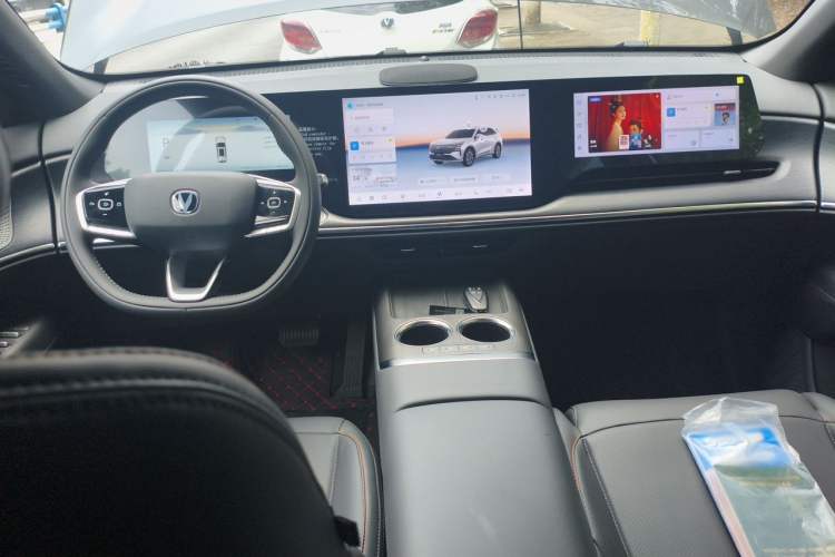 Used CHANGAN CS75 PLUS 2026 Model Fourth-Generation 1.5T Blue Whale Super Engine—Flagship Edition Center Console
