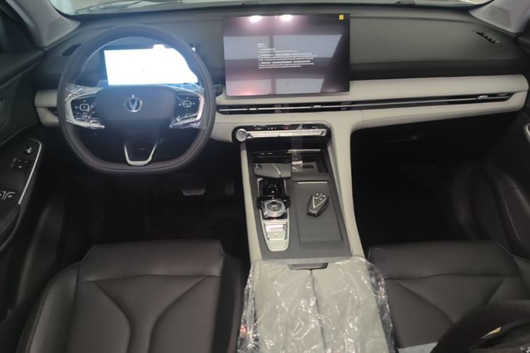 Used CHANGAN CS75 PLUS 2026 Model, Smart Champion Edition 1.5T New Blue Whale Smart Navigation Version Center Console