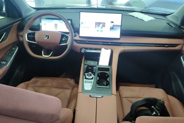 Used CHANGAN CS75 PLUS 2026 Model, Smart Champion Edition 1.5T New Blue Whale Smart Navigation Version Center Console