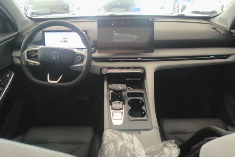 Used CHANGAN CS75 PLUS 2026 Model, Smart Champion Edition 1.5T New Blue Whale Smart Navigation Version Center Console