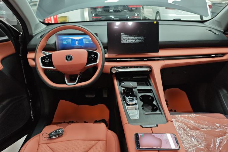 Used CHANGAN CS75 PLUS 2026 Model, Smart Champion Edition 1.5T New Blue Whale Smart Navigation Version Center Console