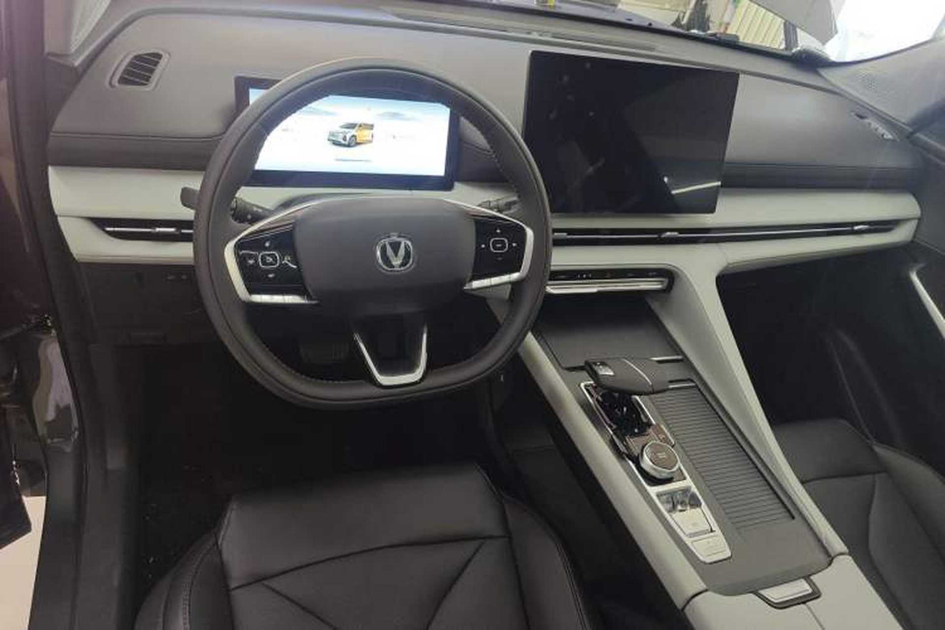 Used CHANGAN CS75 PLUS 2026 Model, Smart Champion Edition 1.5T New Blue Whale Smart Navigation Version Center Console