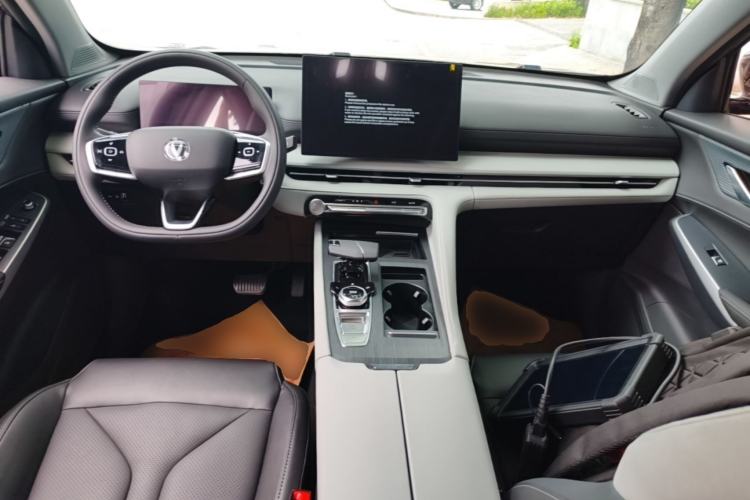 Used CHANGAN CS75 PLUS 2026 Model, Smart Champion Edition 1.5T New Blue Whale Smart Navigation Version Center Console