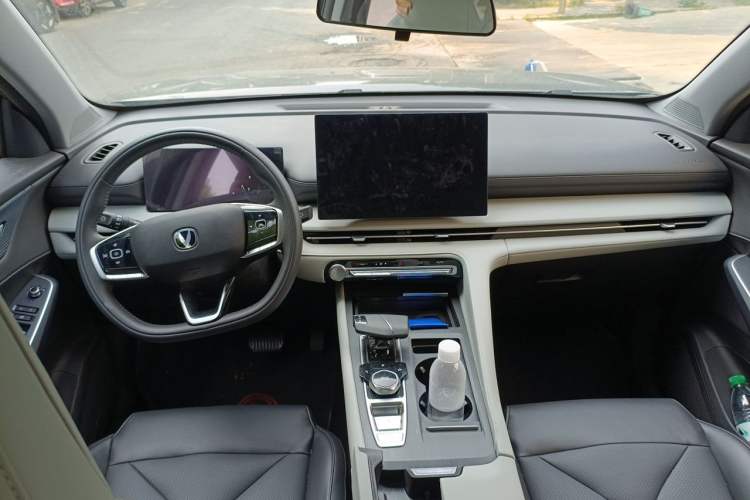 Used CHANGAN CS75 PLUS 2026 Model, Smart Champion Edition 1.5T New Blue Whale Smart Navigation Version Center Console