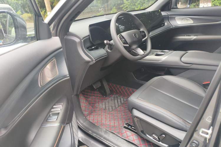 Used CHANGAN CS75 PLUS 2026 Model Fourth-Generation 1.5T Blue Whale Super Engine—Flagship Edition Driver Seat