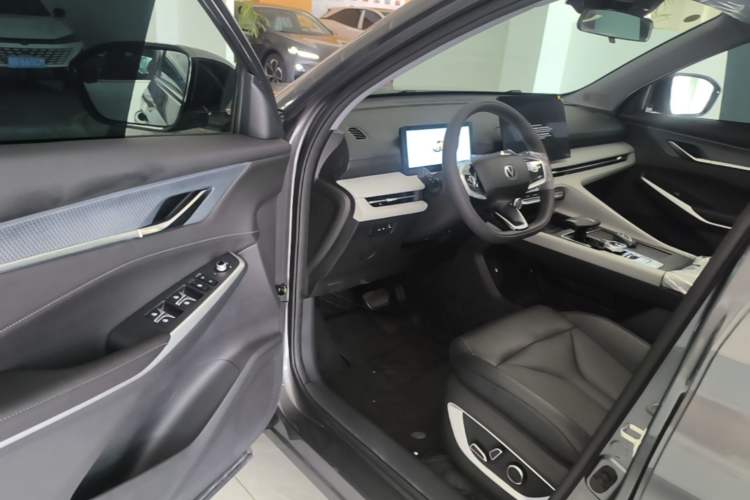Used CHANGAN CS75 PLUS 2026 Model, Smart Champion Edition 1.5T New Blue Whale Smart Navigation Version Driver Seat